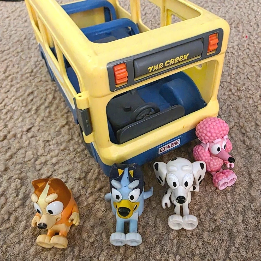 Bluey Heeler Family Bus Playset with 4 Figures Bingo Chloe Coco Yellow Vehicle